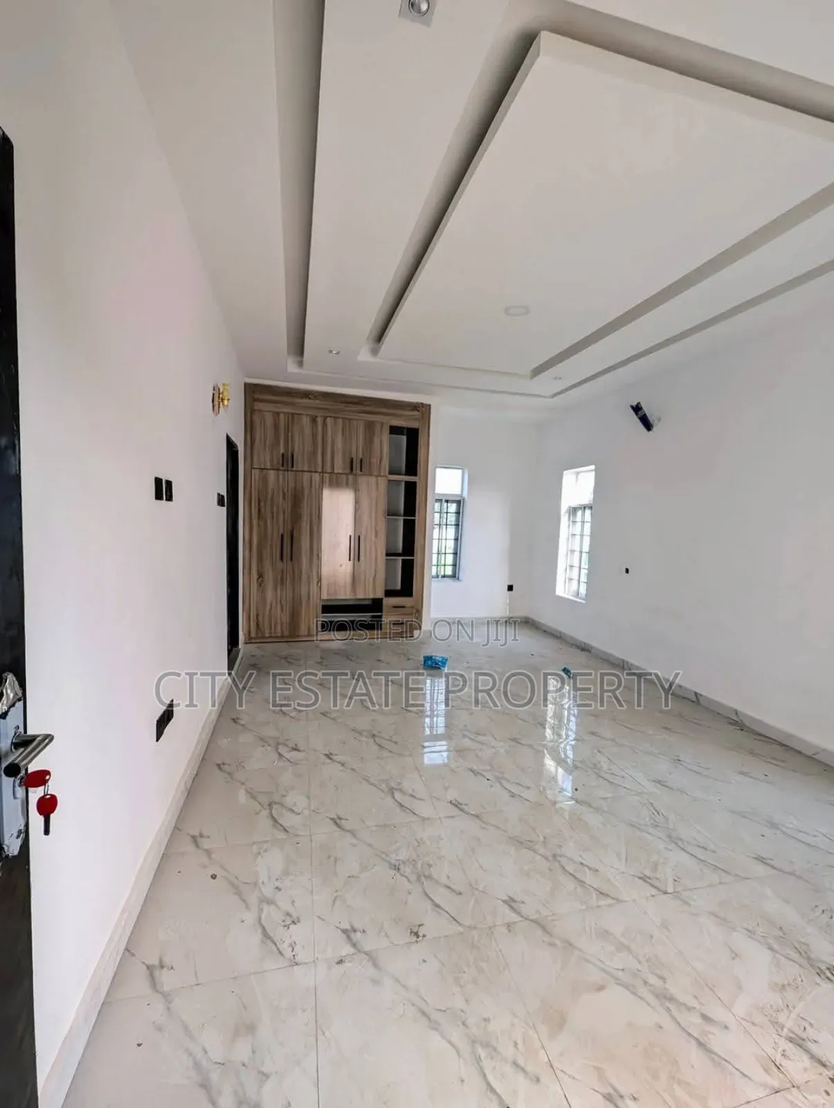 8bdrm Duplex in City Estate, Uyo for sale