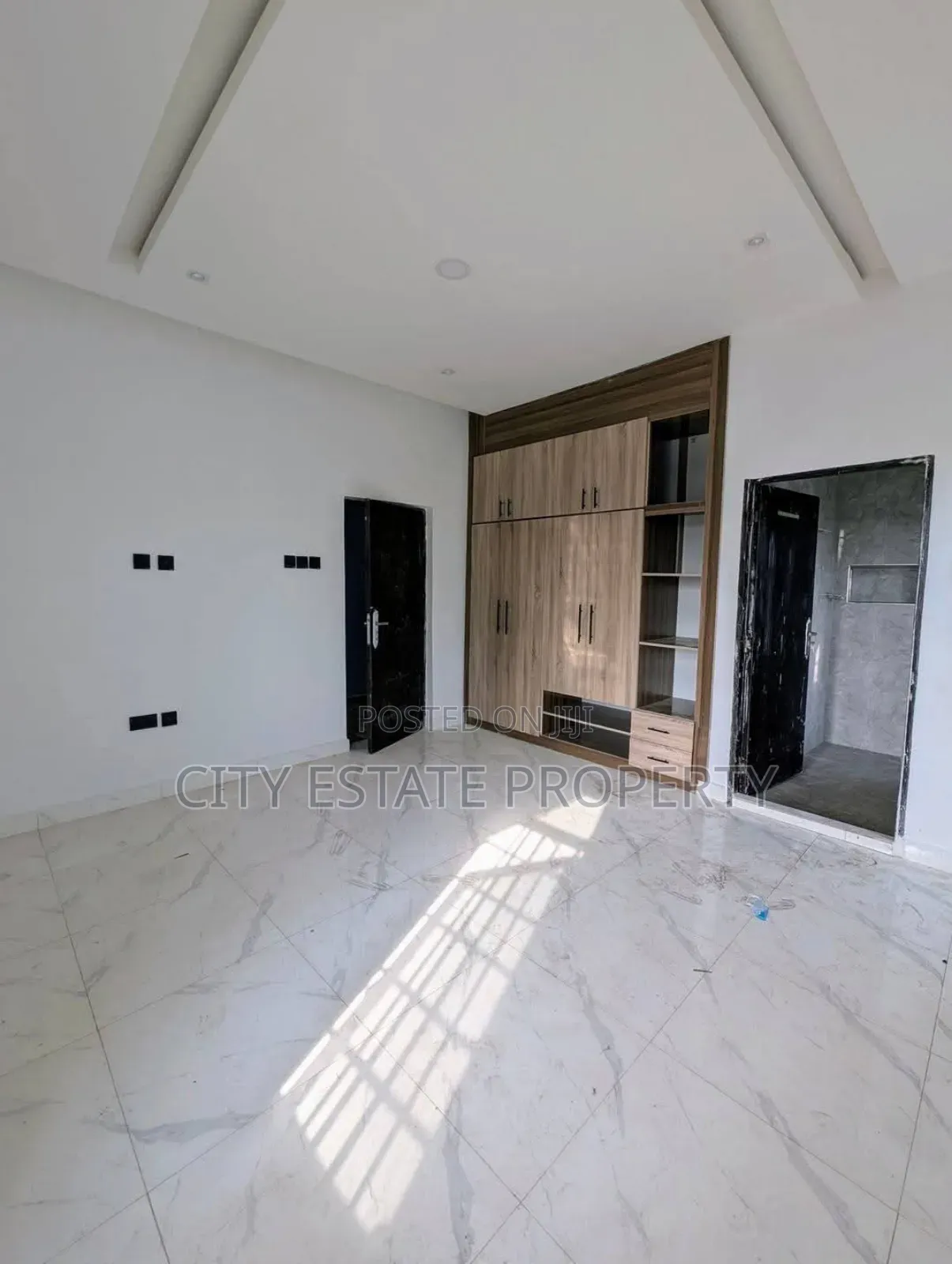 8bdrm Duplex in City Estate, Uyo for sale