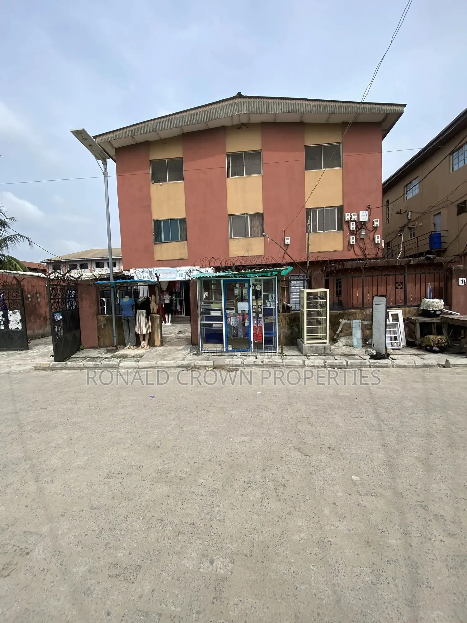 4bdrm Block of Flats in Ago Palace for sale