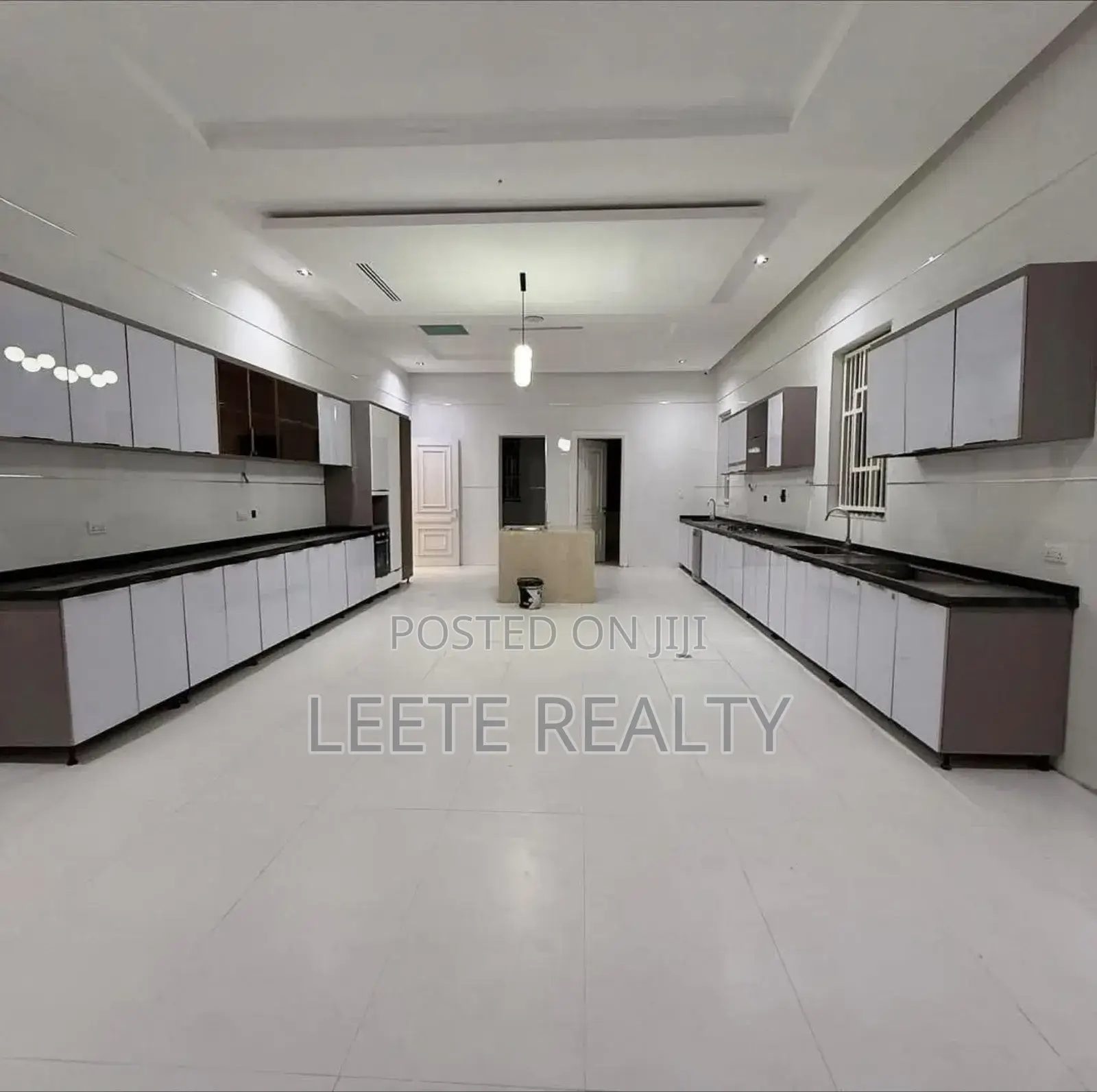 9bdrm Duplex in Maitama for sale