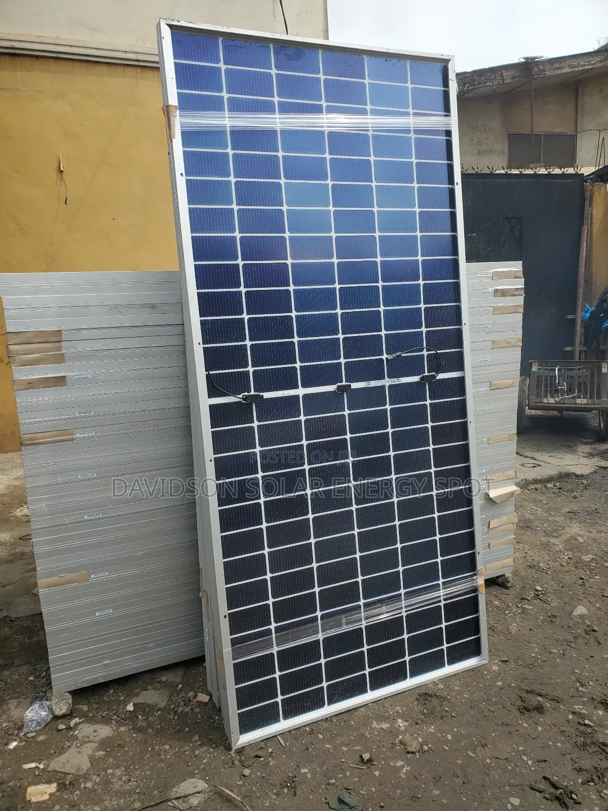 700watt Jinko Solar Panel Halfcut