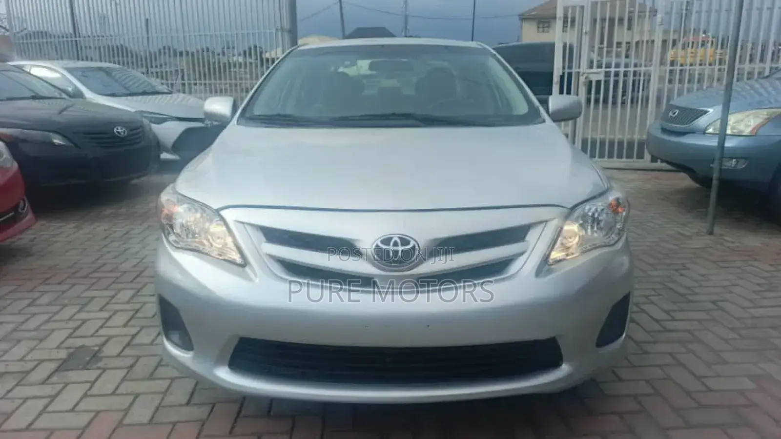 Toyota Corolla LE 4dr Sedan (1.8L 4cyl 4A) 2012 Silver