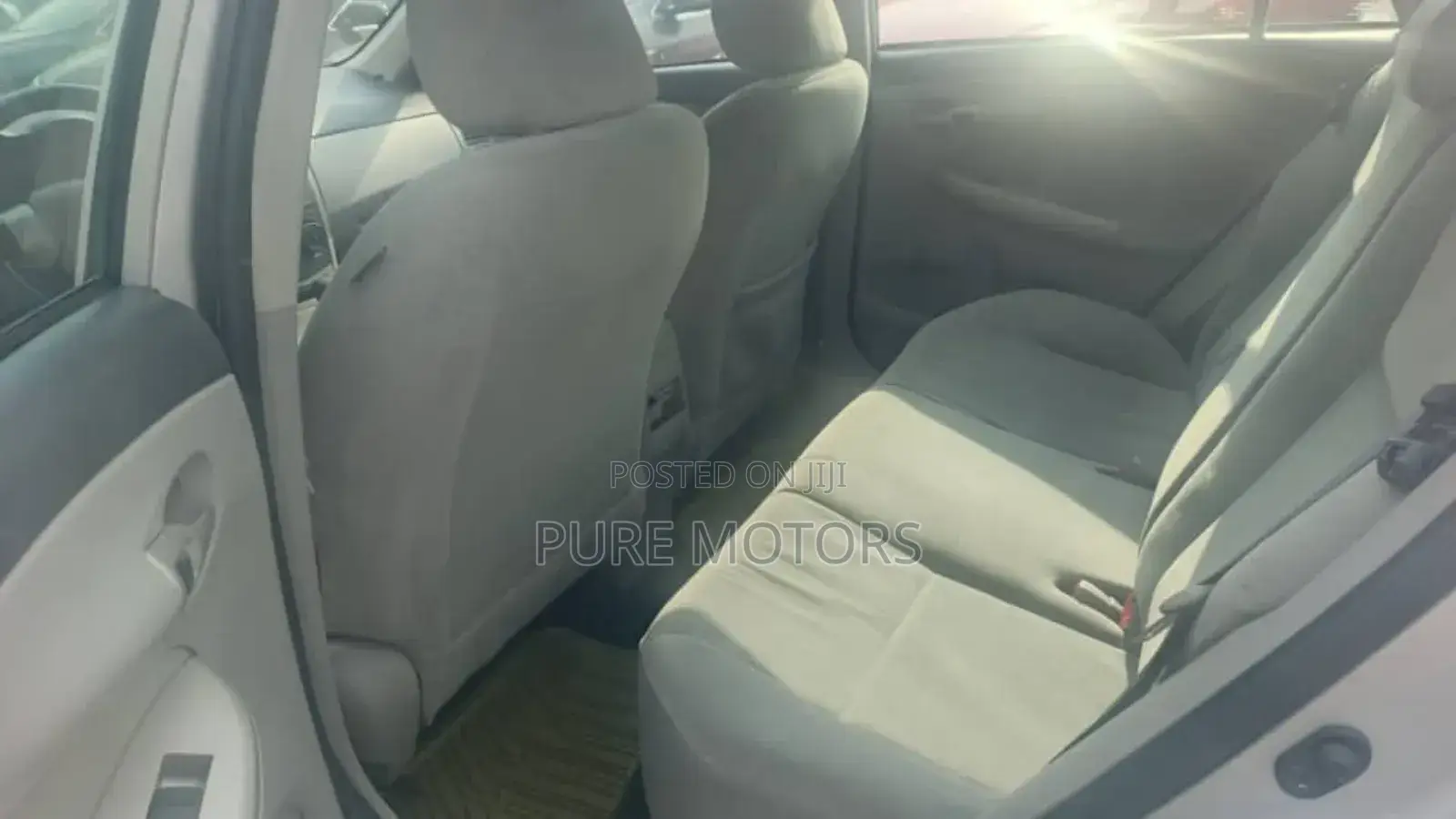 Toyota Corolla LE 4dr Sedan (1.8L 4cyl 4A) 2012 Silver