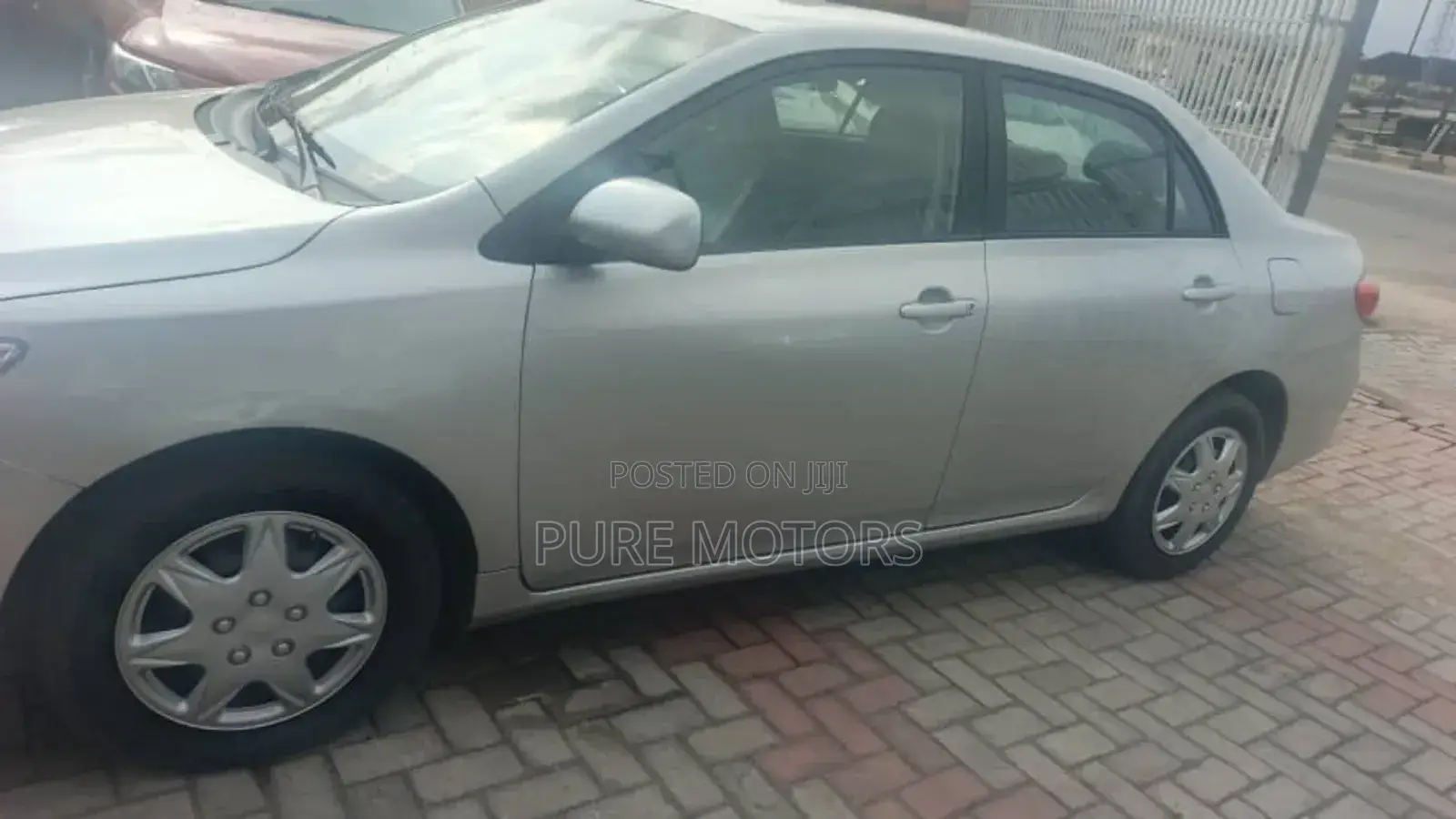Toyota Corolla LE 4dr Sedan (1.8L 4cyl 4A) 2012 Silver