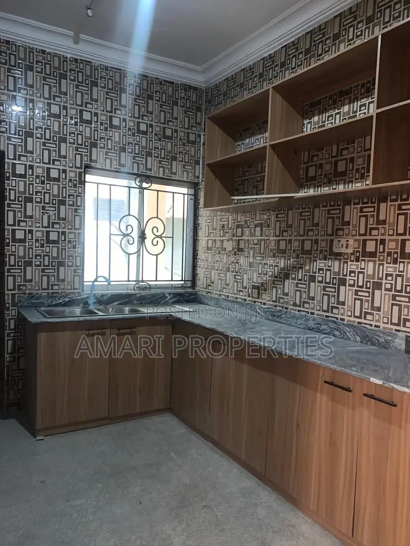 3bdrm Block of Flats in Chevron Lekki for rent