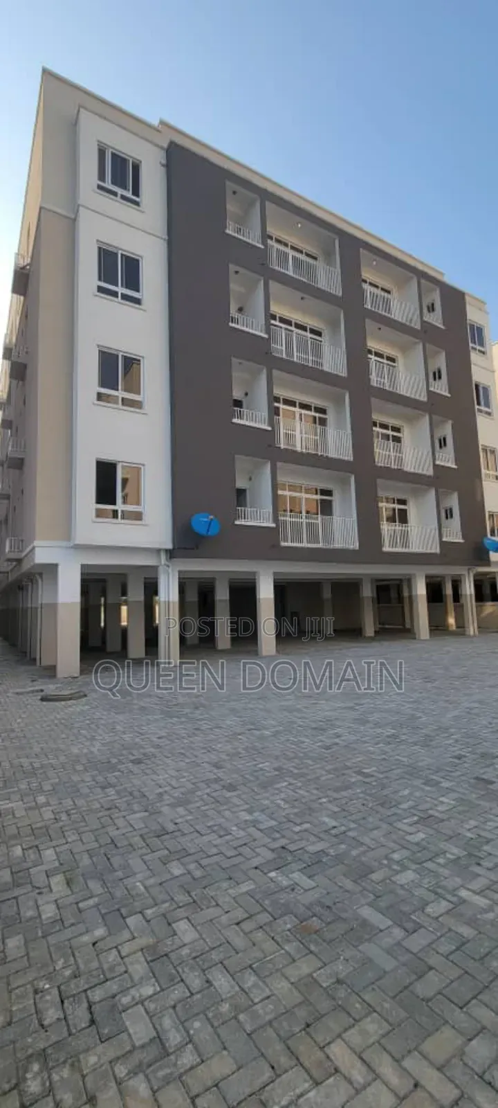 3bdrm Block of Flats in Western Foresore, Osapa london for rent