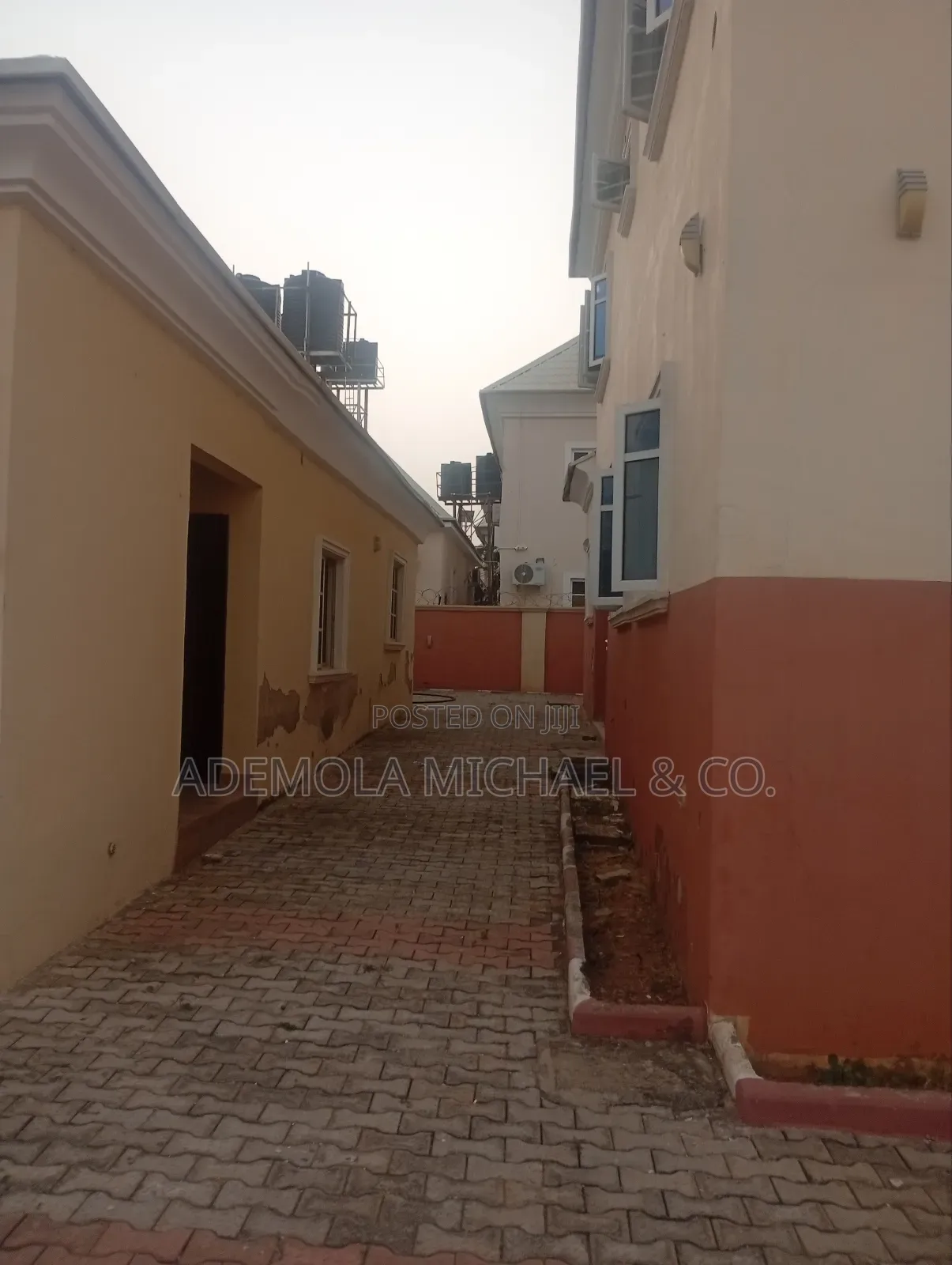 4bdrm Duplex in Kurudu for sale