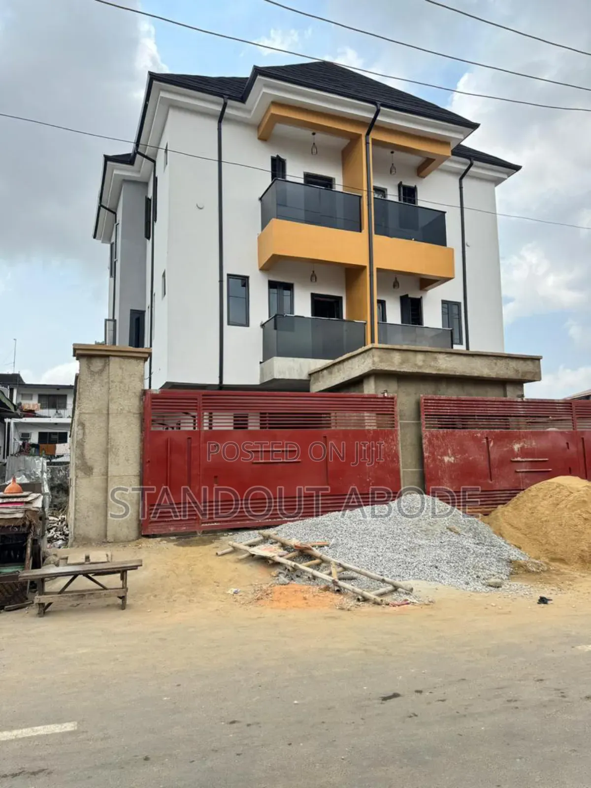 4bdrm Duplex in In An Estate, Surulere for sale