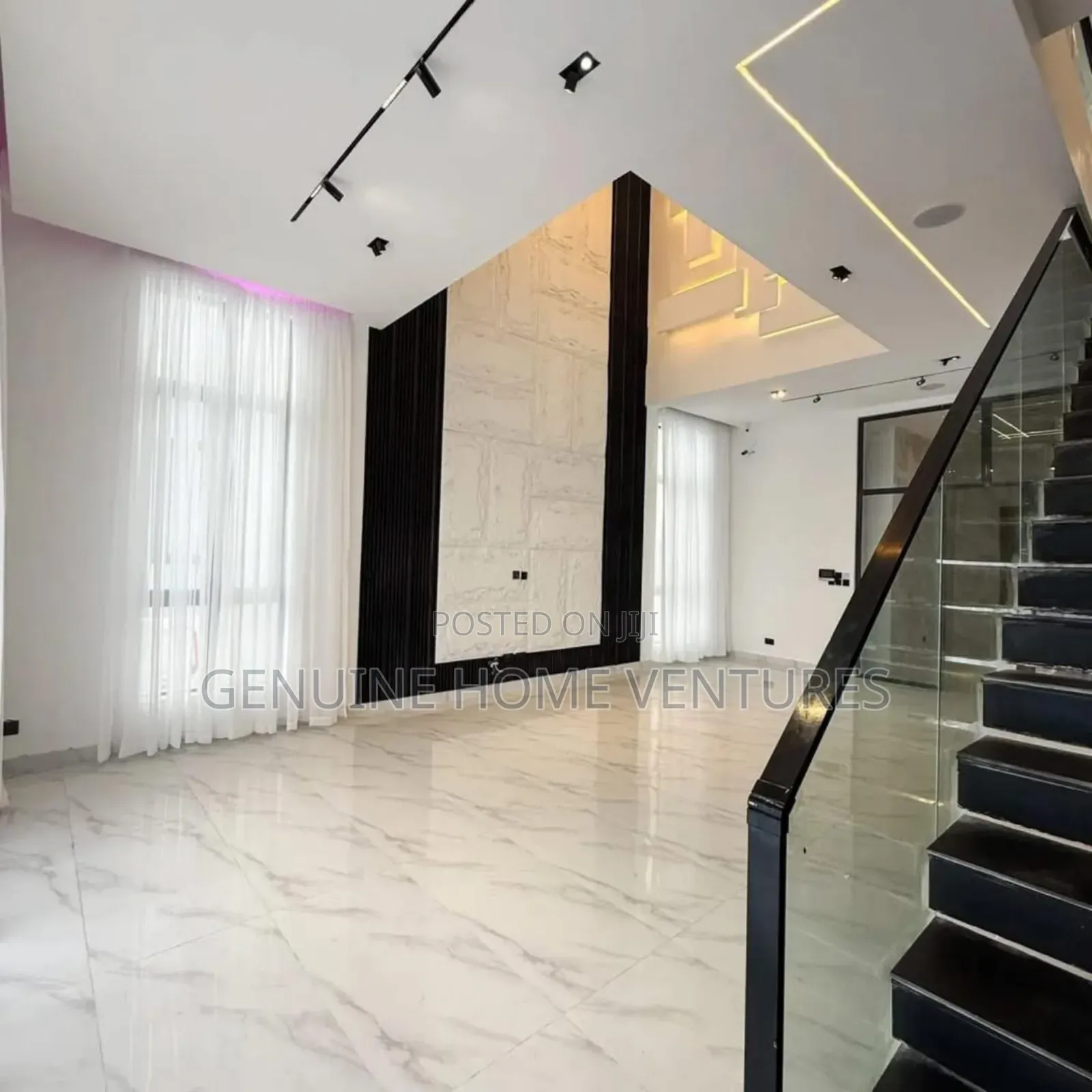 5bdrm Duplex in Chevron for sale