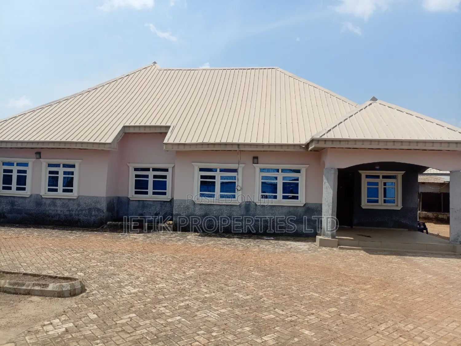 3bdrm Bungalow in Welfare Quarters, Makurdi for sale