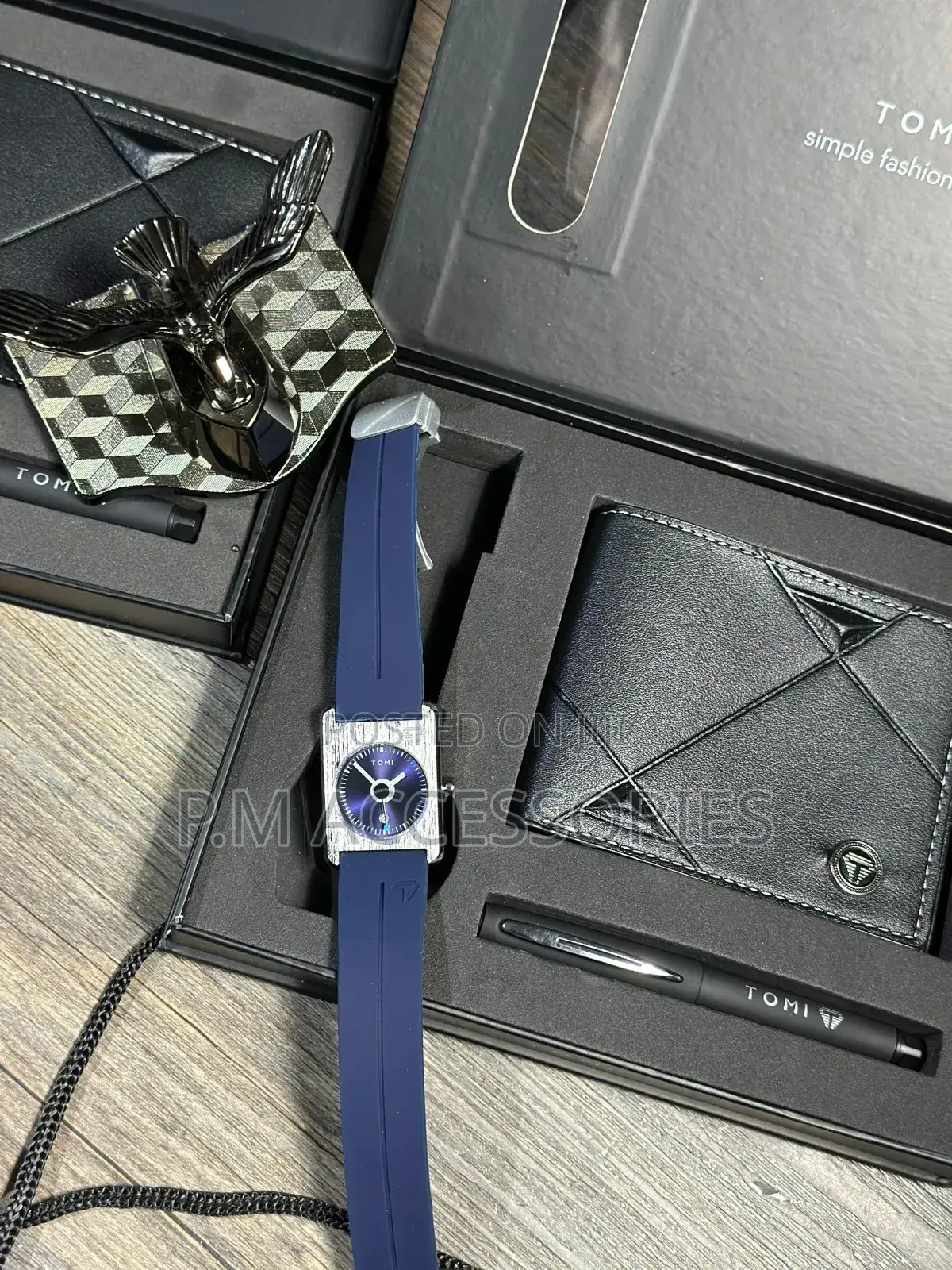 Tomi Leather Set