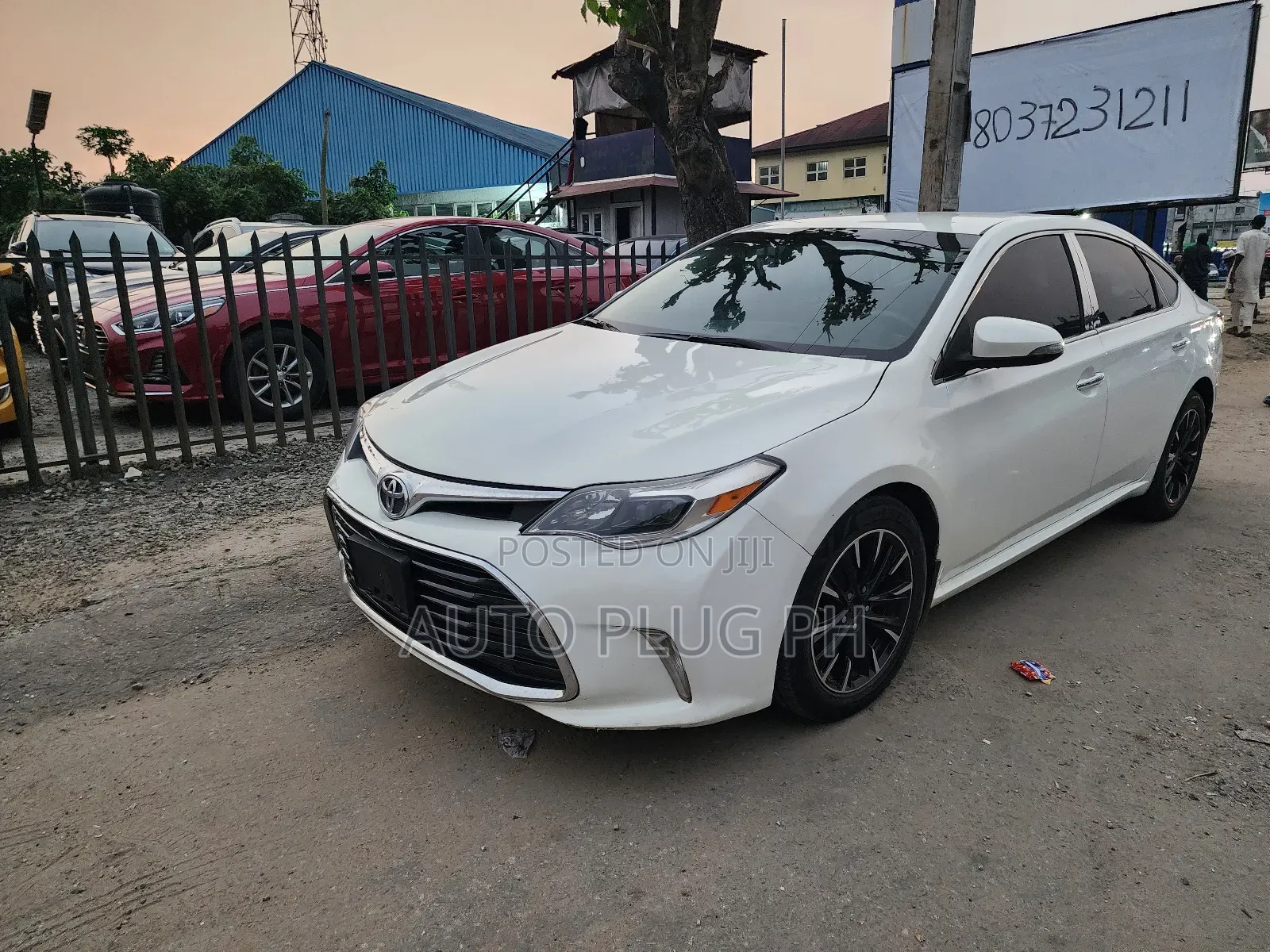 Toyota Avalon XLE Premium 4dr Sedan (3.5L 6cyl 6A) 2015 White