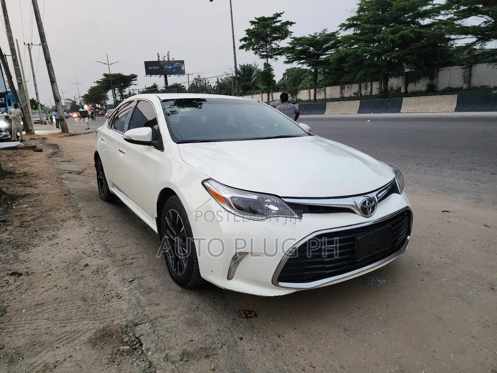 Toyota Avalon XLE Premium 4dr Sedan (3.5L 6cyl 6A) 2015 White