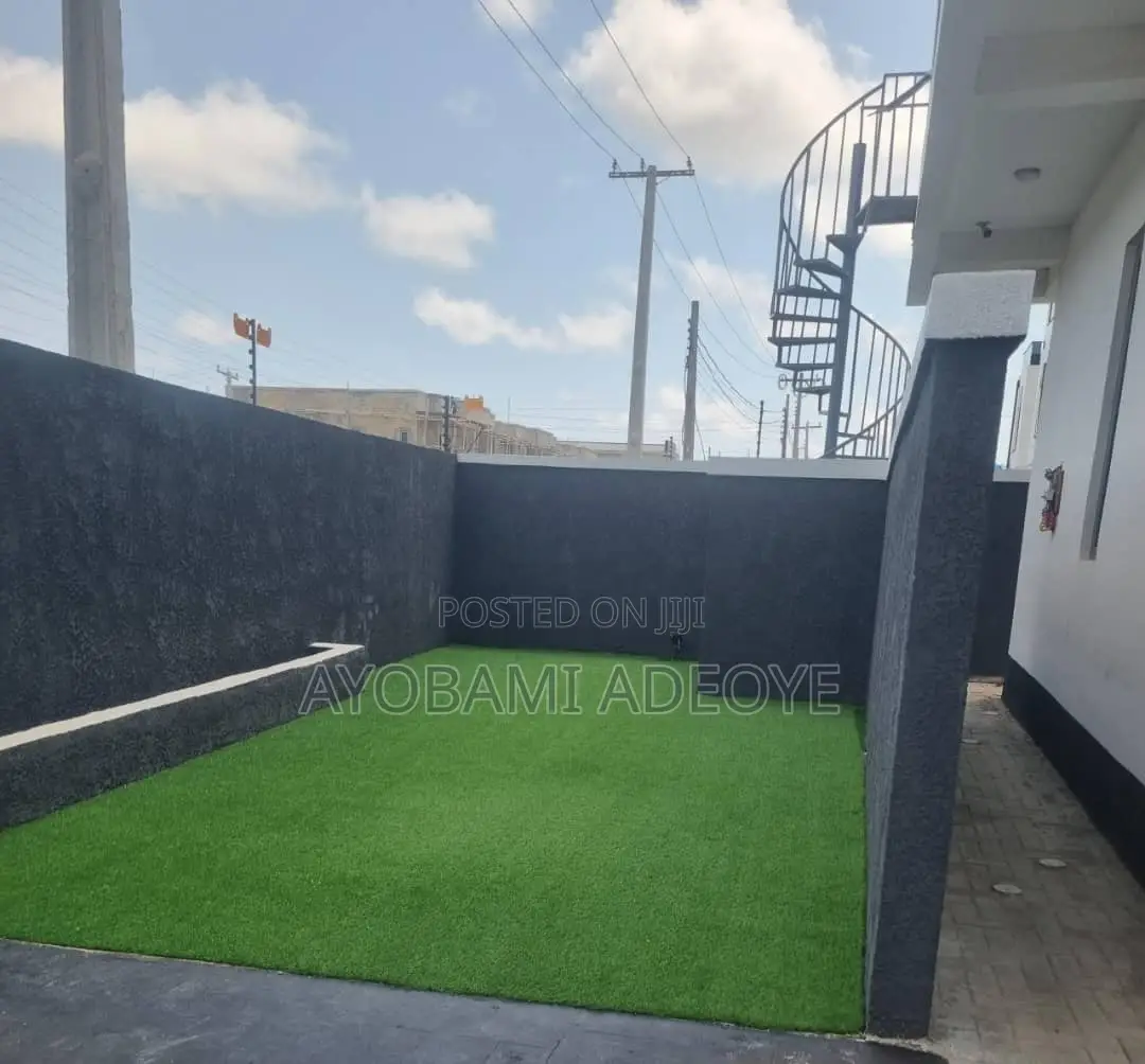 5bdrm Duplex in Jadewood Garden Ajah for sale