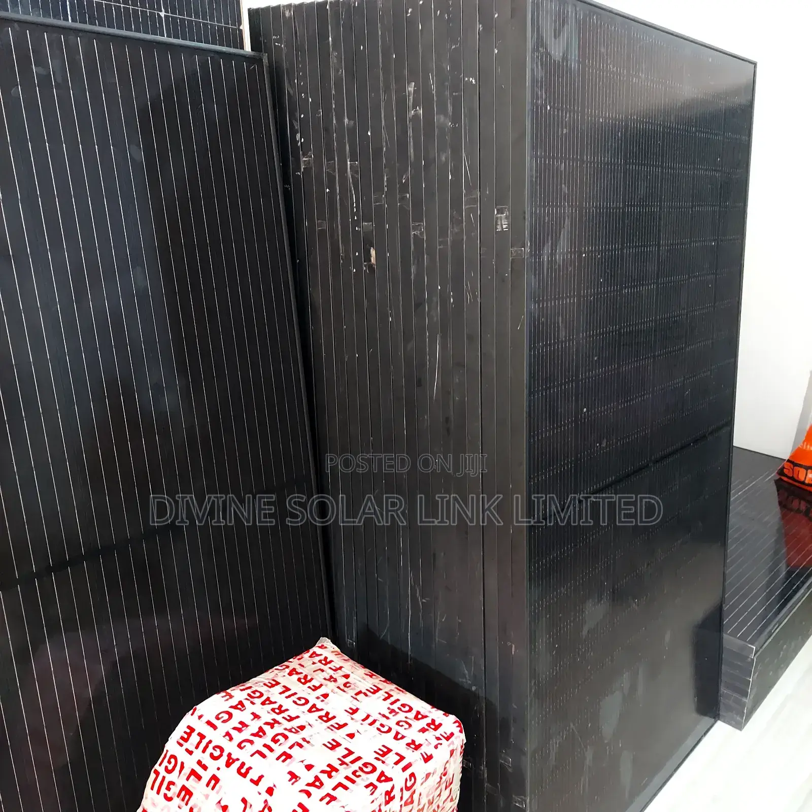 550w All Black Panels Longhi