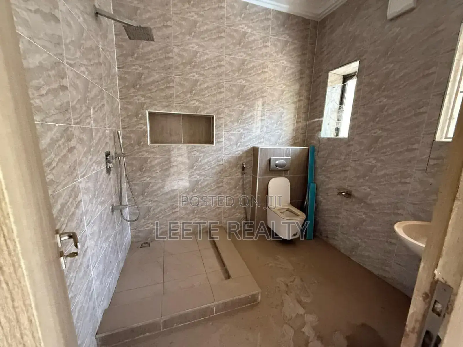 5bdrm Townhouse/Terrace in Wuse 2 for sale