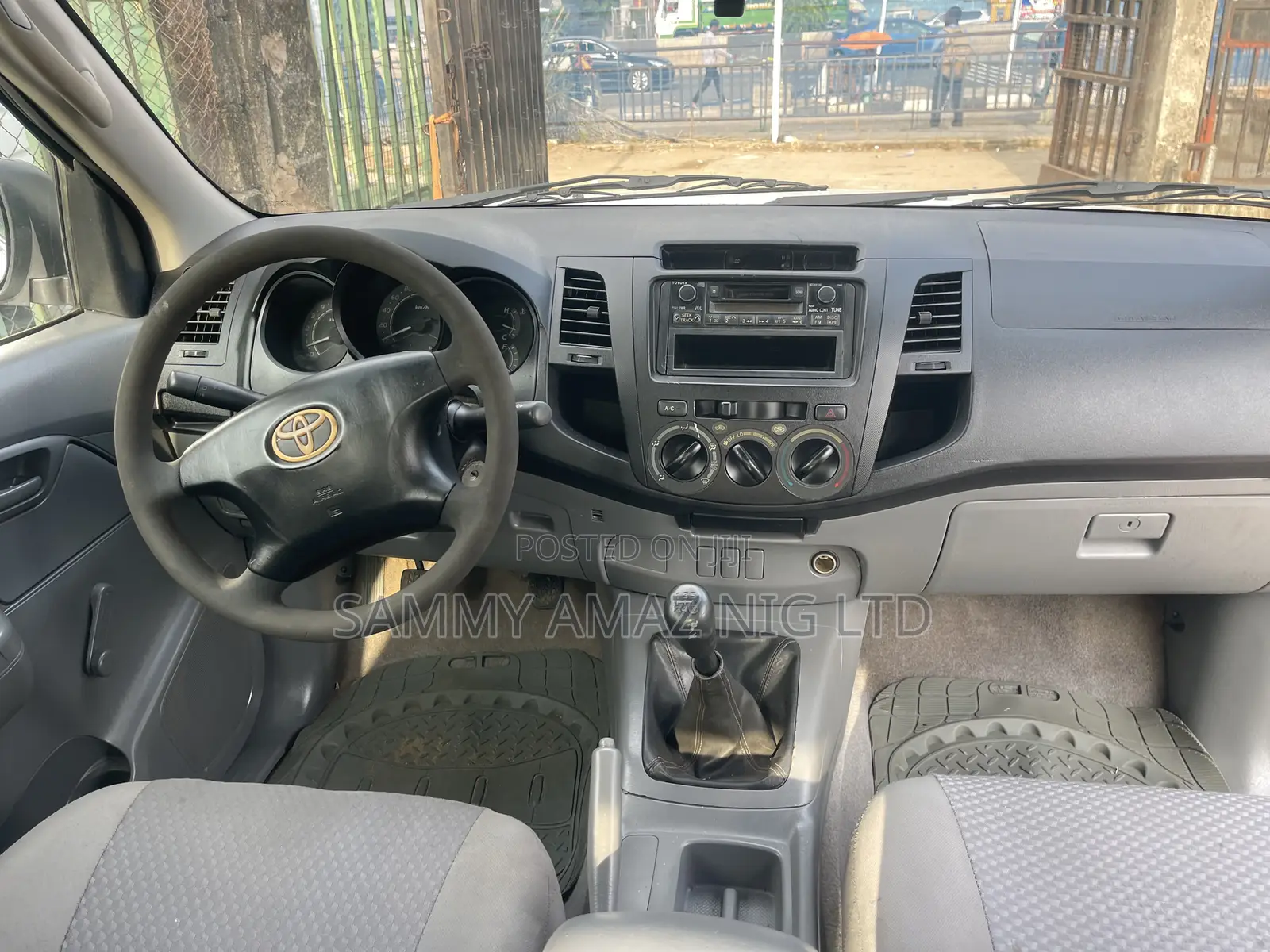 Toyota Hilux 2010 White