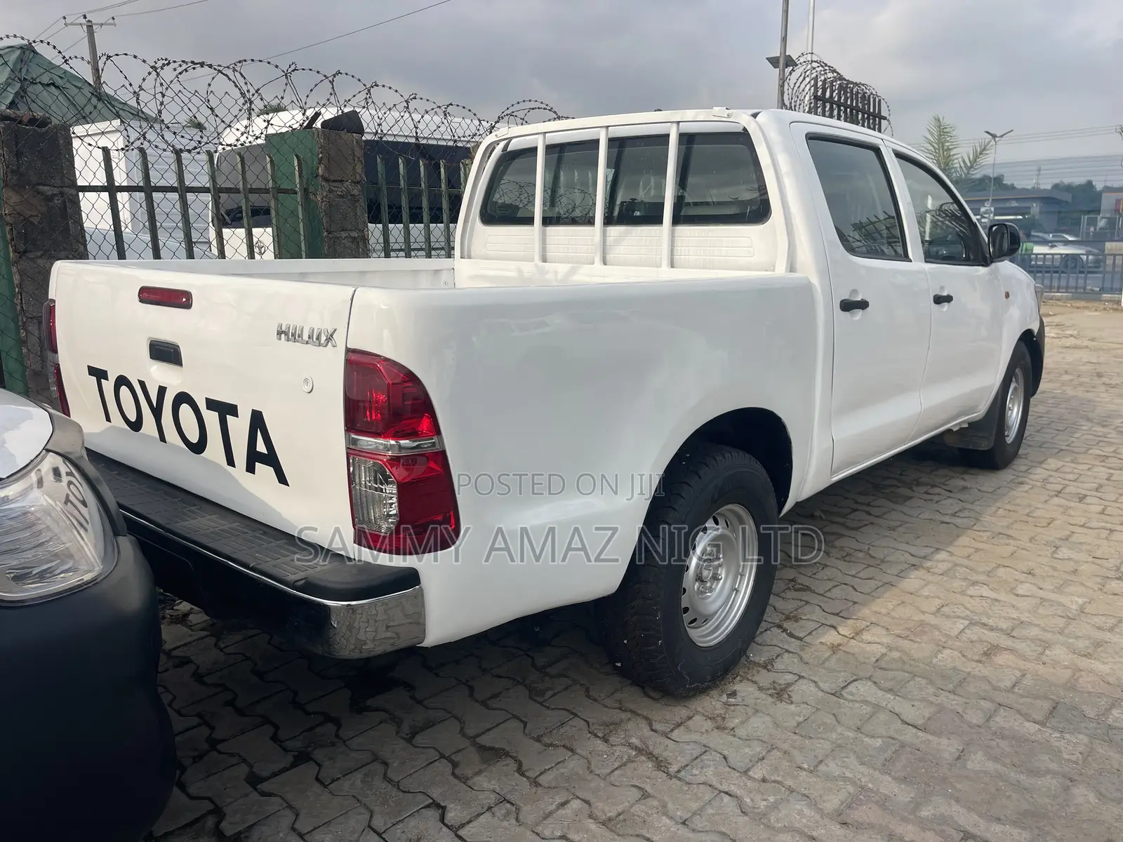Toyota Hilux 2010 White