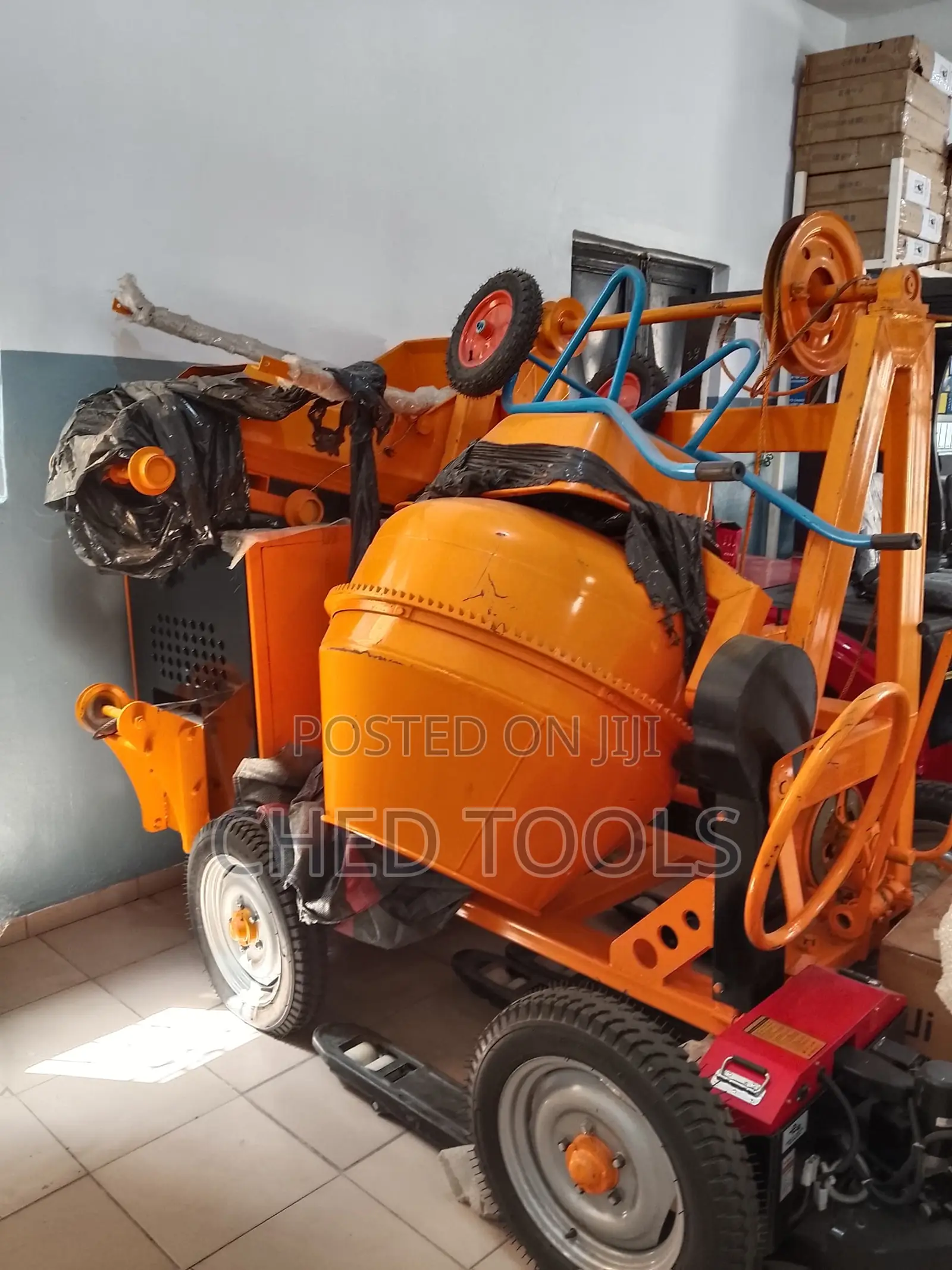 Self Load Concrete Mixer With Crane