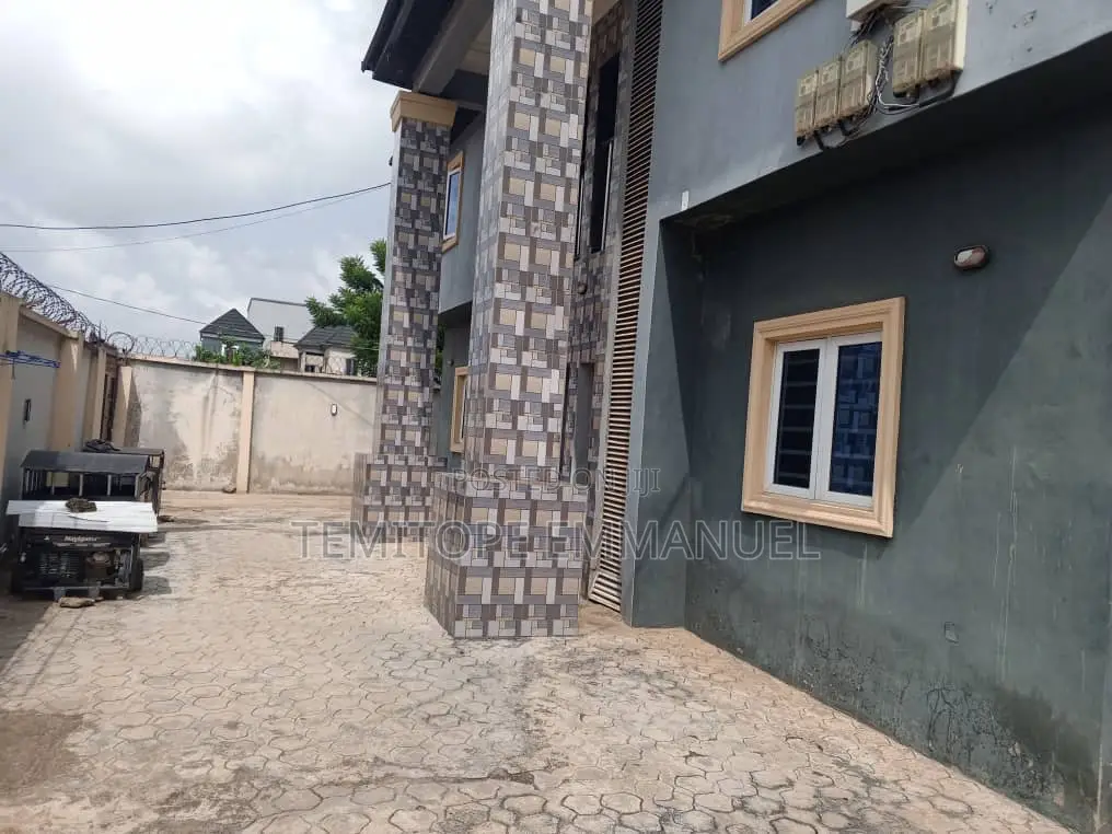 Furnished 16bdrm Apartment in Estate Gate Bus, Egbeda / Egbeda for sale