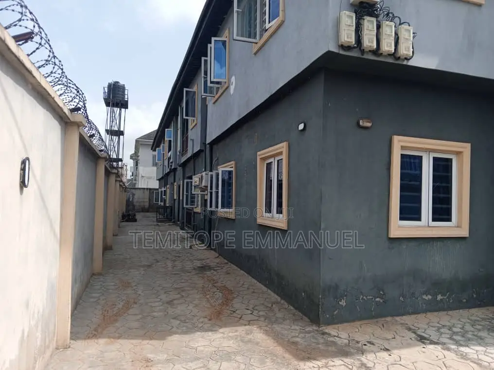 Furnished 16bdrm Apartment in Estate Gate Bus, Egbeda / Egbeda for sale