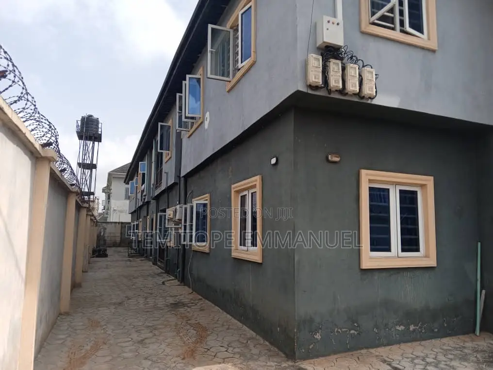 Furnished 16bdrm Apartment in Estate Gate Bus, Egbeda / Egbeda for sale
