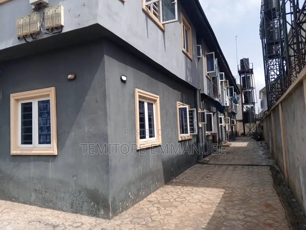 Furnished 16bdrm Apartment in Estate Gate Bus, Egbeda / Egbeda for sale