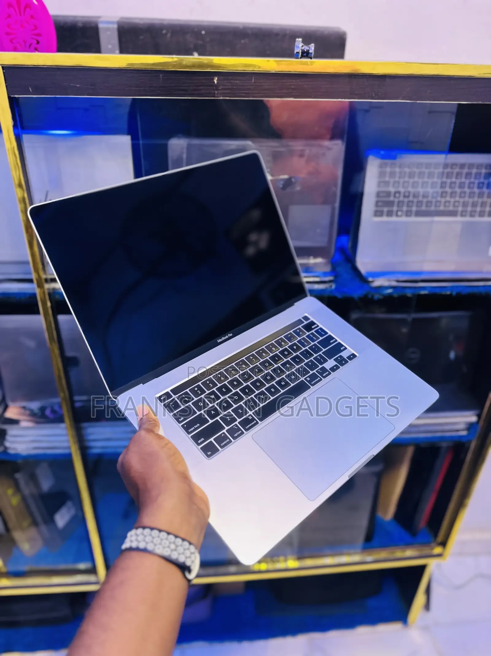 Laptop Apple MacBook Pro 2019 16GB Intel Core I7 SSD 512GB