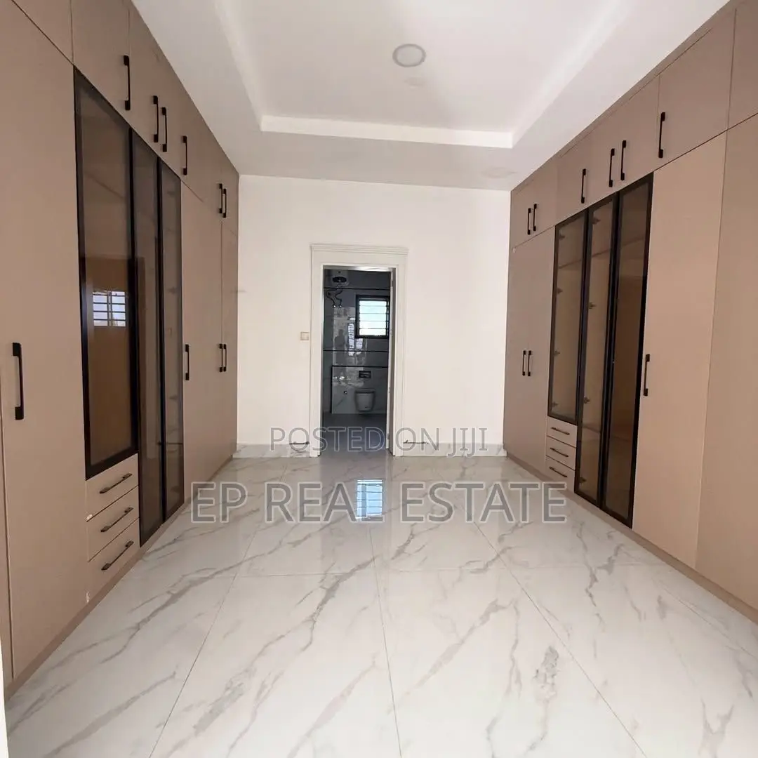 7bdrm Mansion in Asokoro for sale