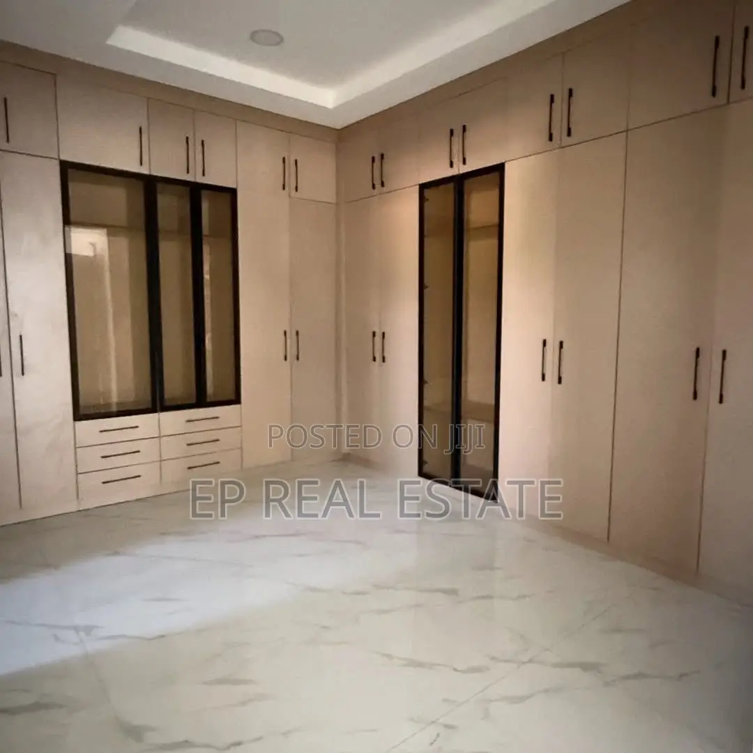 7bdrm Mansion in Asokoro for sale