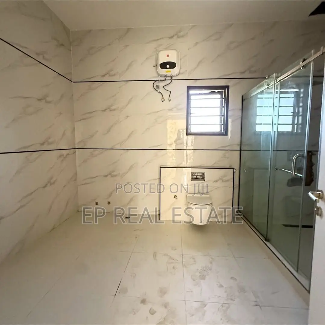 7bdrm Mansion in Asokoro for sale