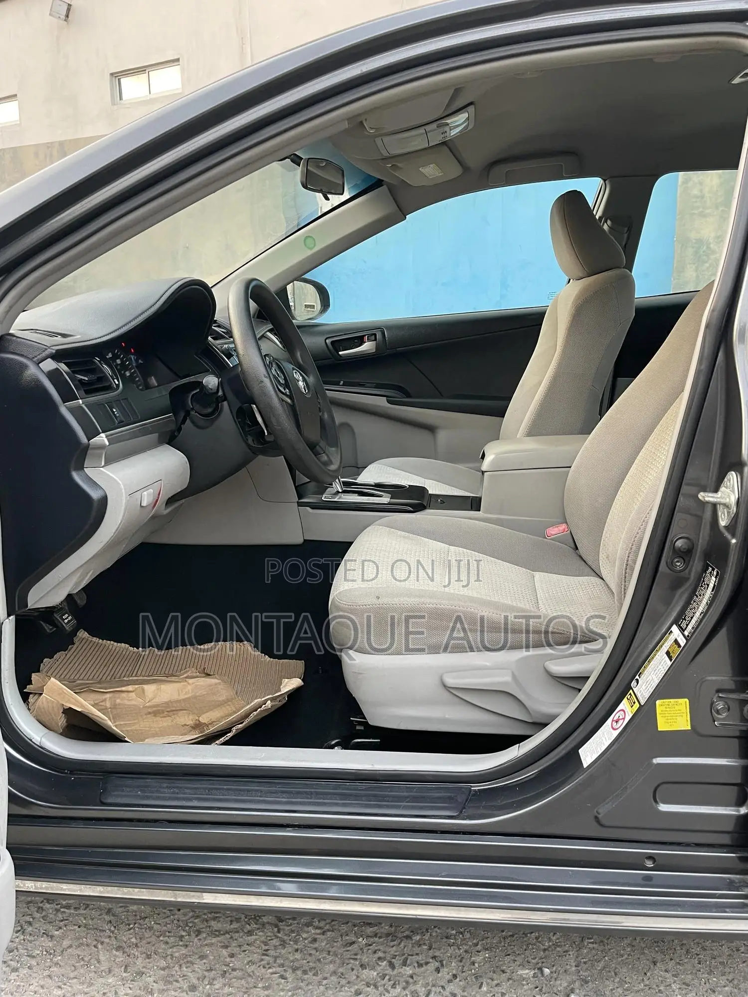 Toyota Camry SE 4dr Sedan (2.5L 4cyl 6A) 2012 Gray