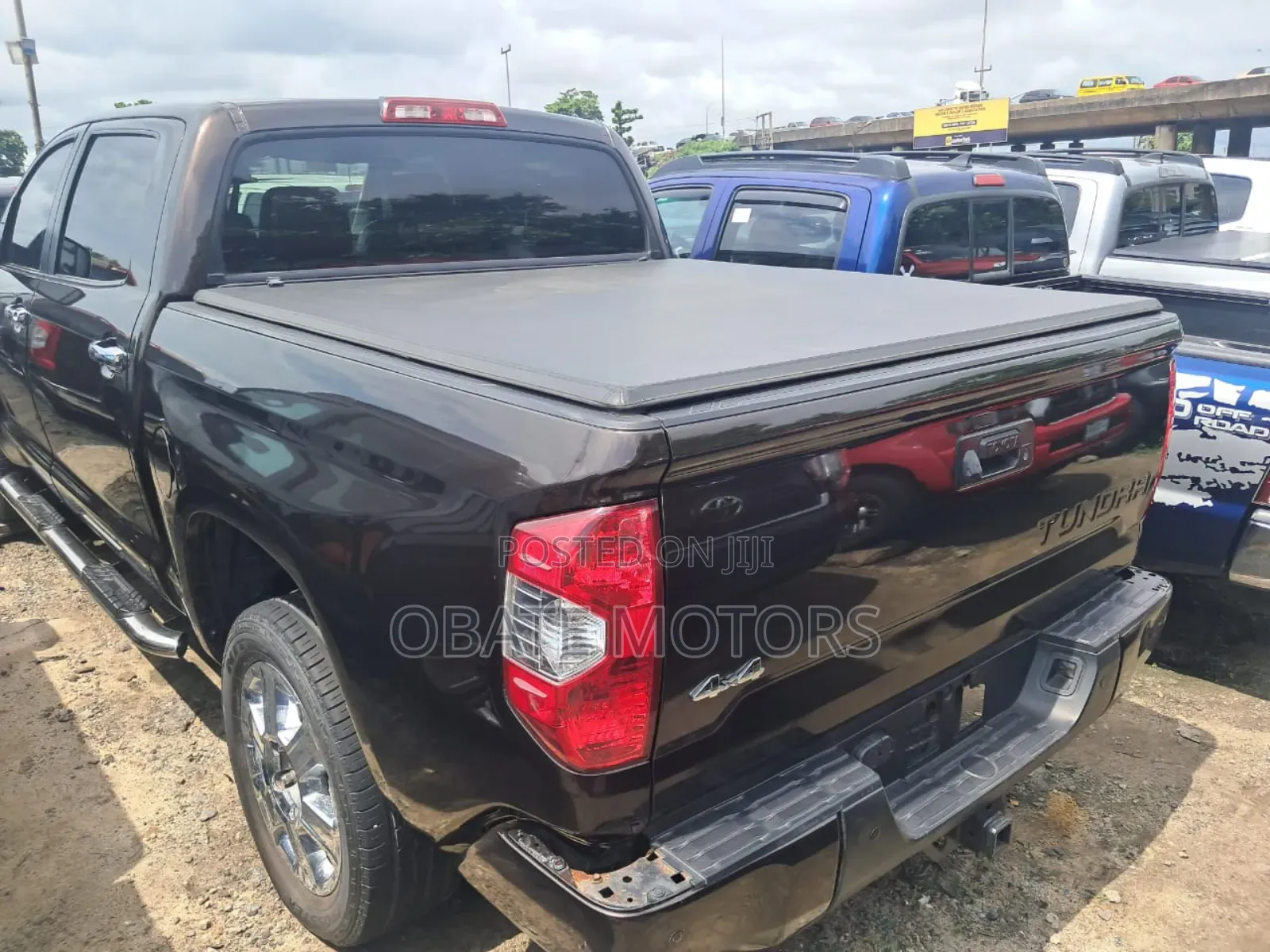 Toyota Tundra Limited 5.7L V8 4x4 Double Cab 6.6 ft. box 145.7 in. WB