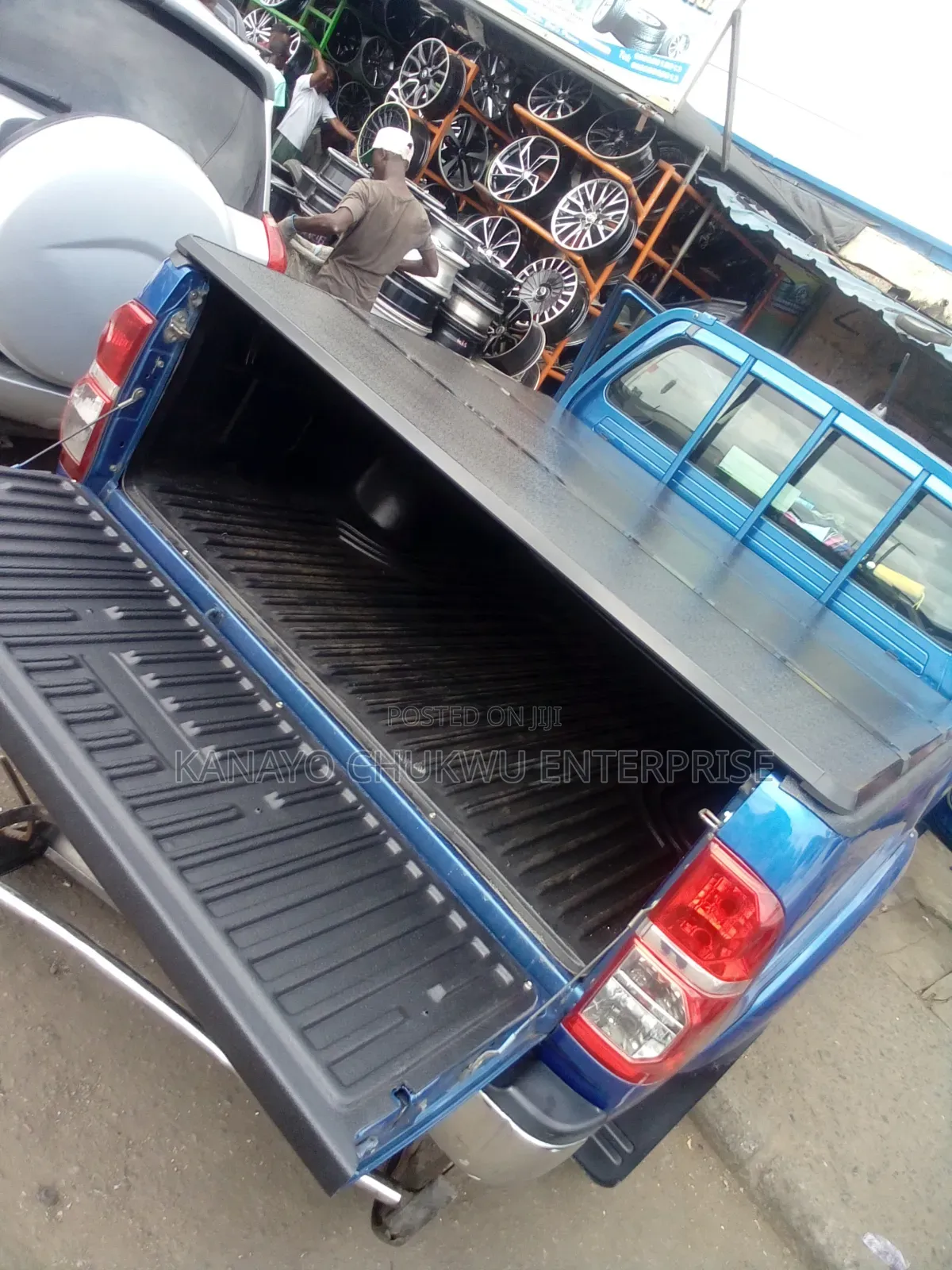 Back Cover Fiber Folding Hilux 2016