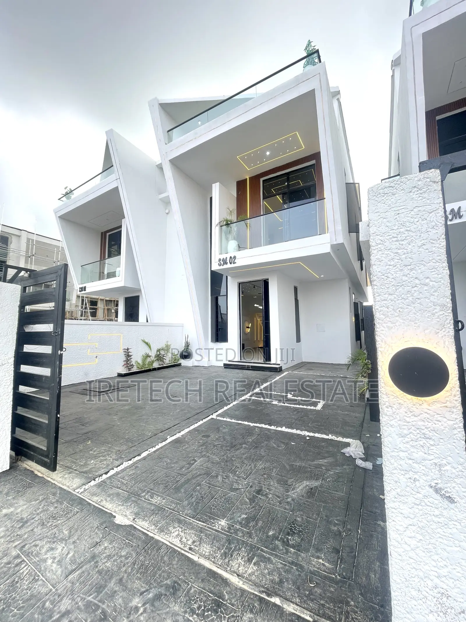 4bdrm Duplex in Ikota Gra for sale