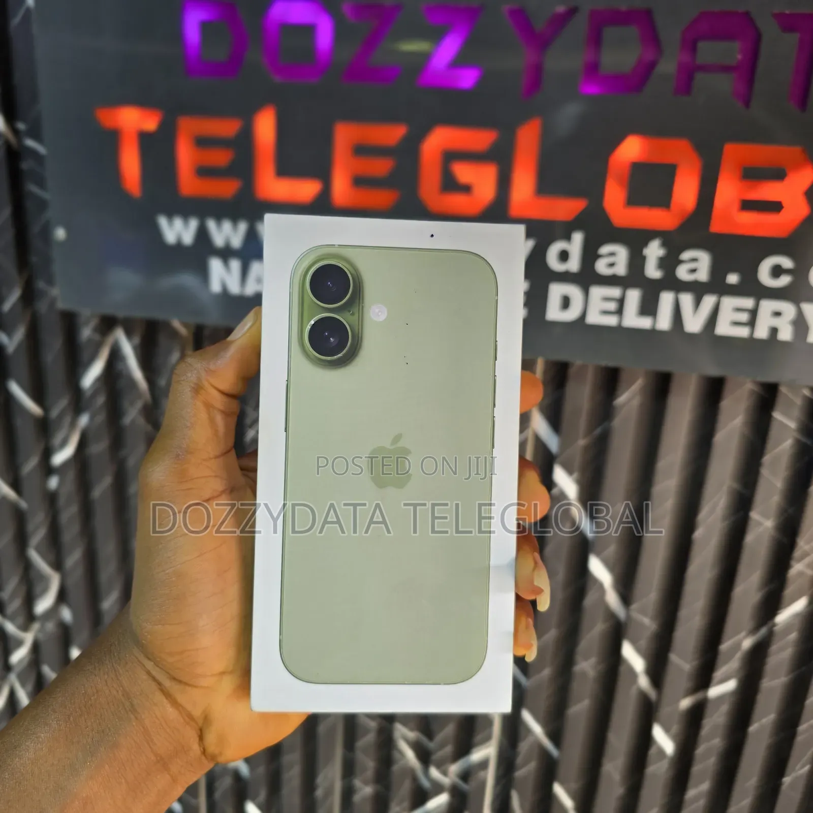 New Apple iPhone 17 256 GB Green