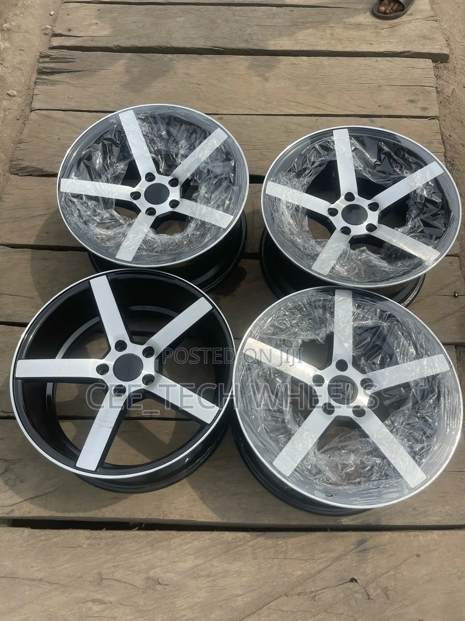 Staggered 18-inch Voseen