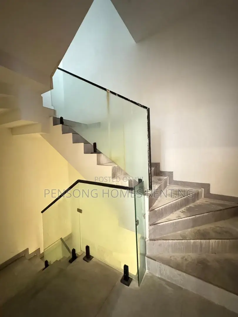 5bdrm Duplex in Lekki Phase 1 for rent
