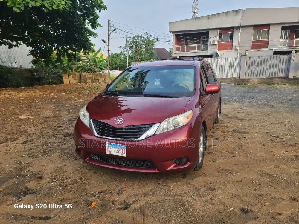 Toyota Sienna 2012 Red