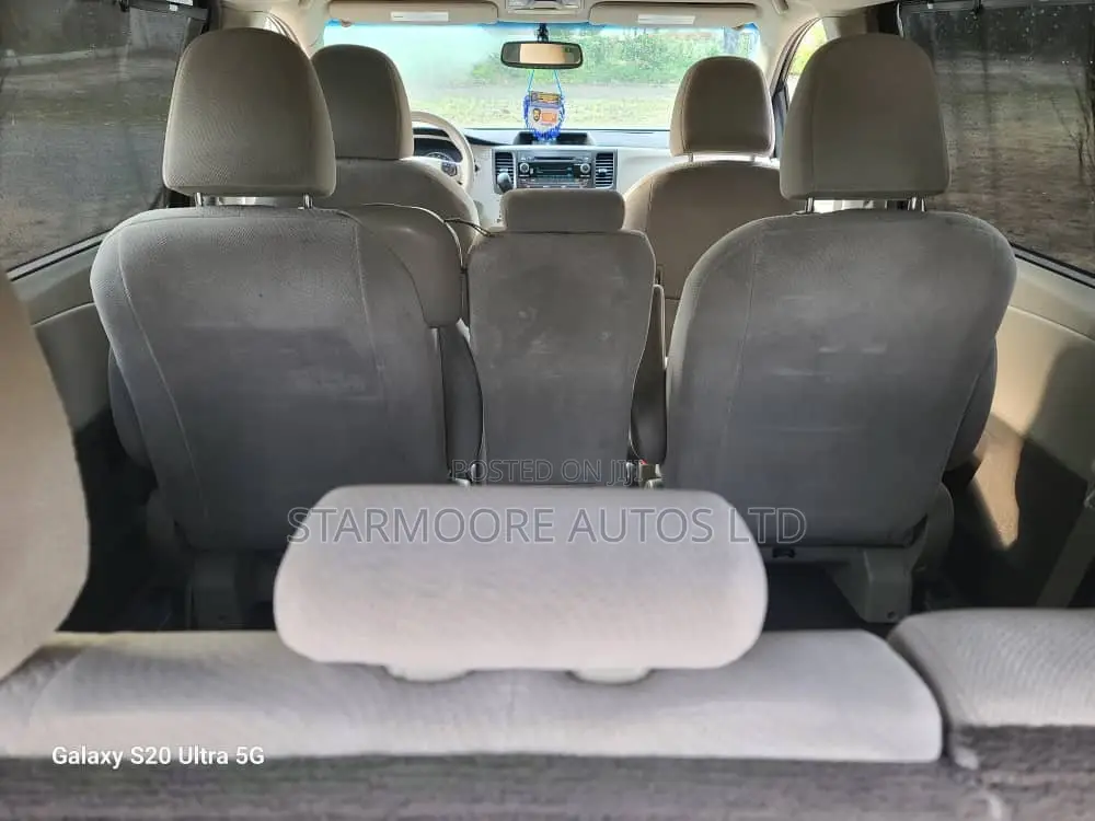 Toyota Sienna 2012 Red