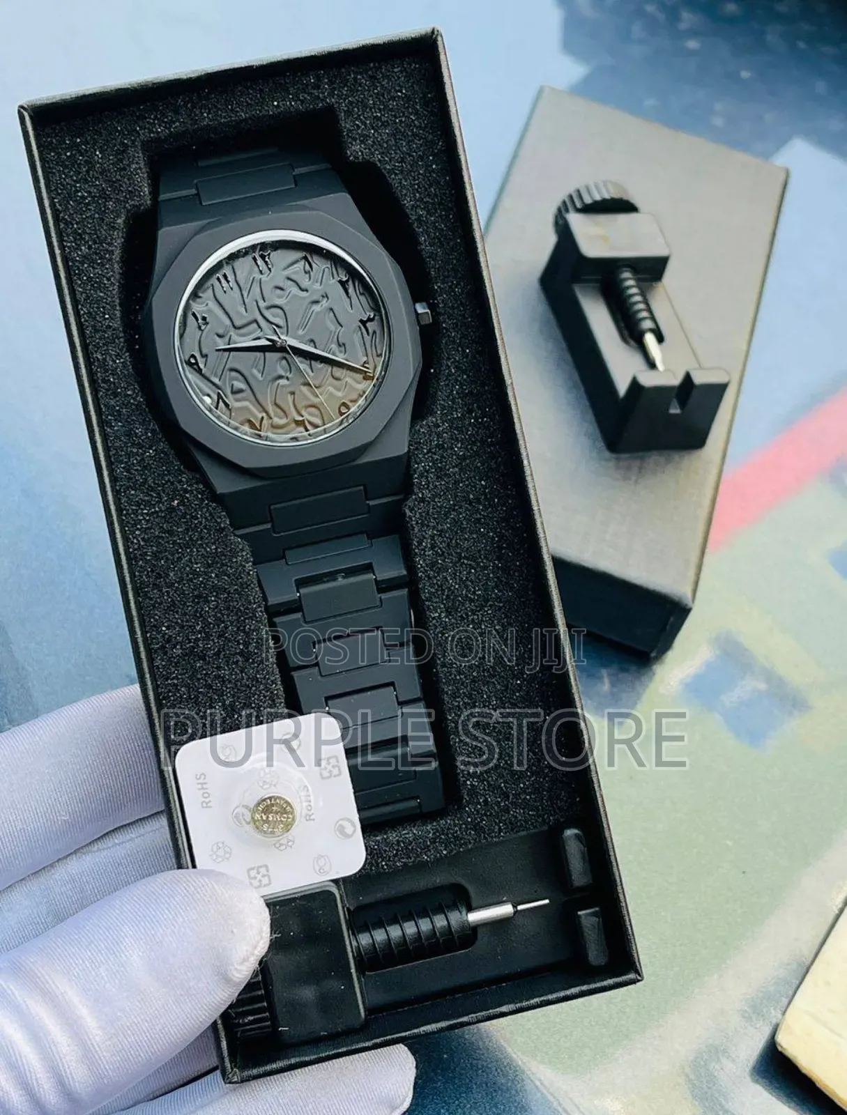 Beautiful Design Watch in Gold, Silver and Black