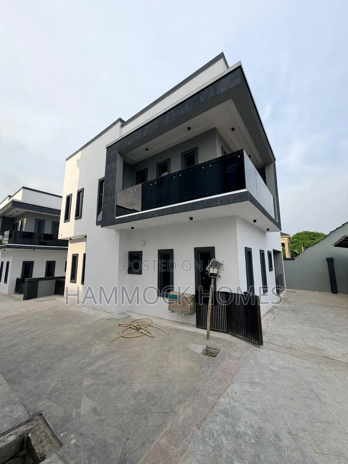 5bdrm Duplex in Jericho Gra for sale