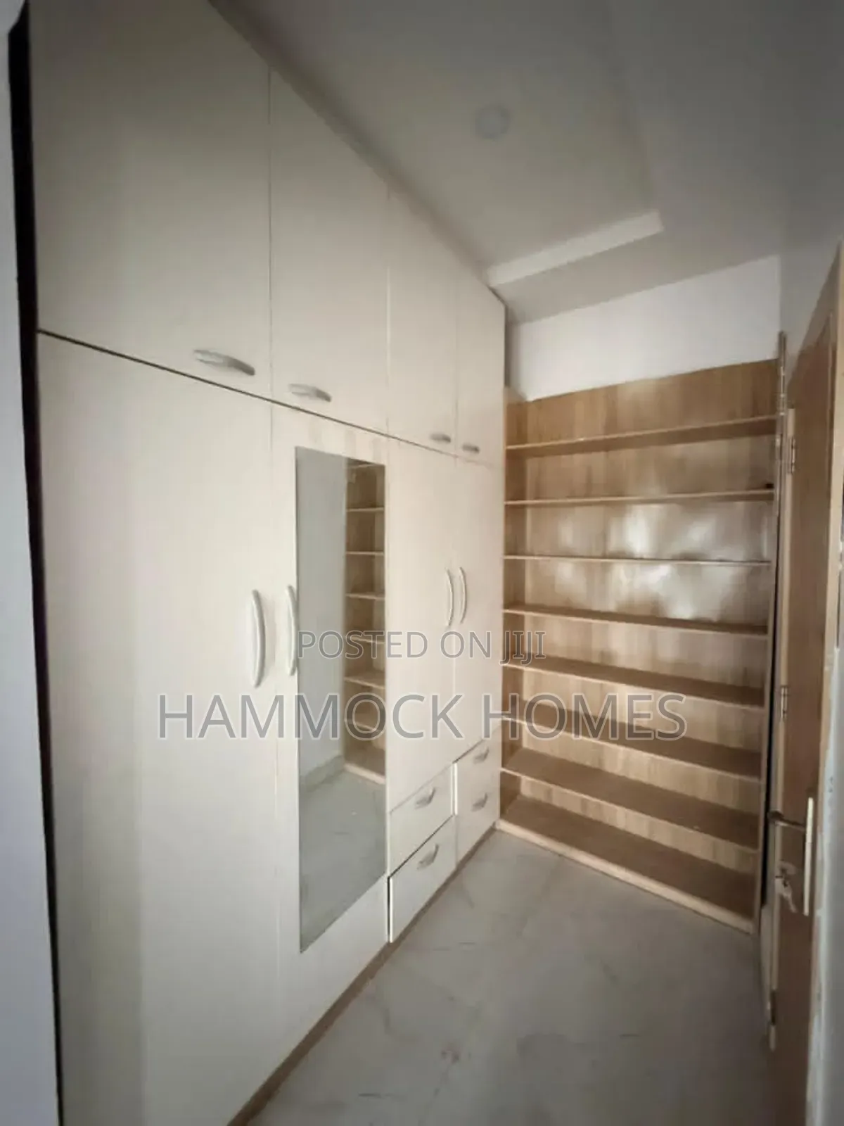 5bdrm Duplex in Jericho Gra for sale