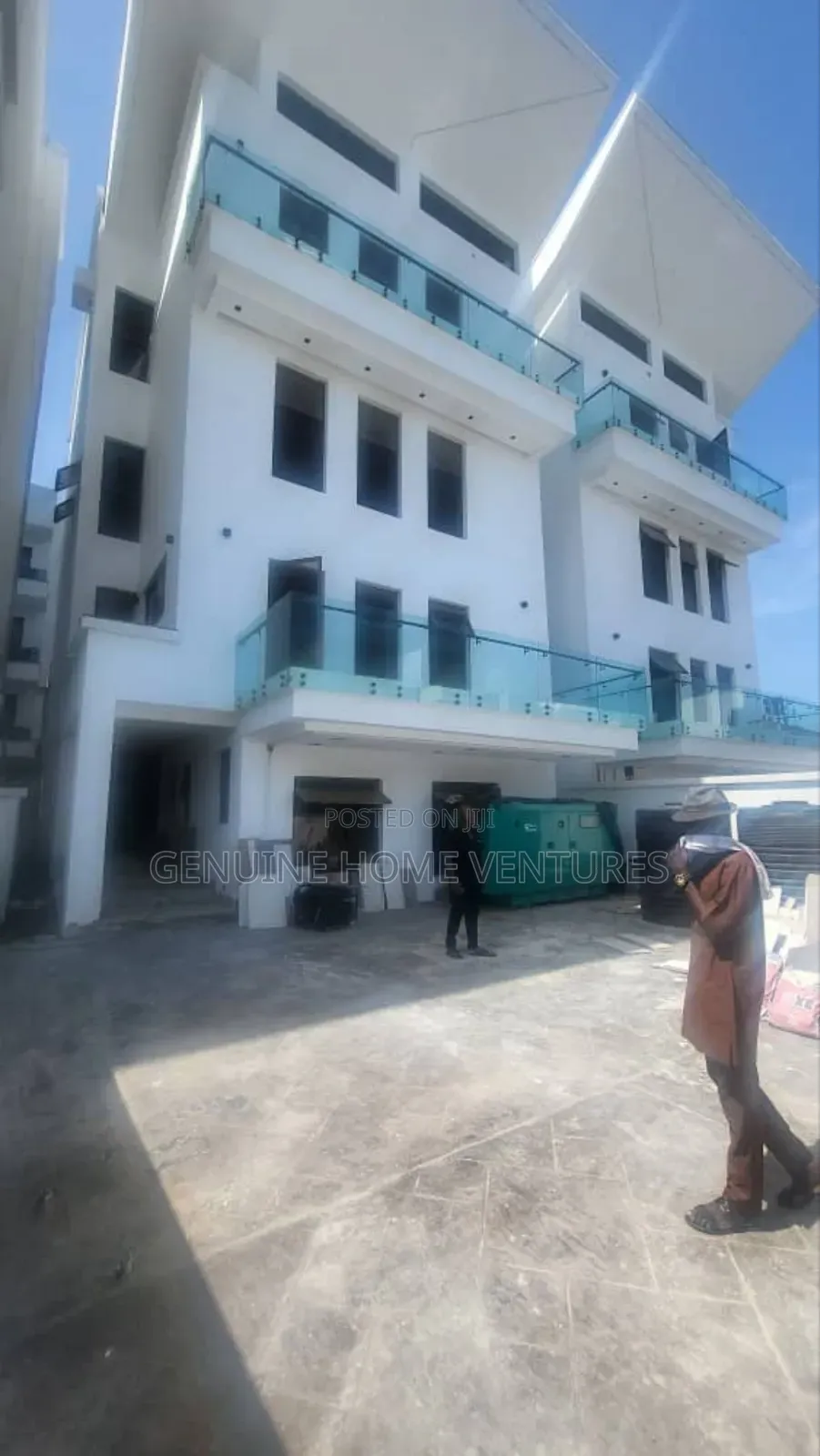 5bdrm Duplex in Banana Island for sale