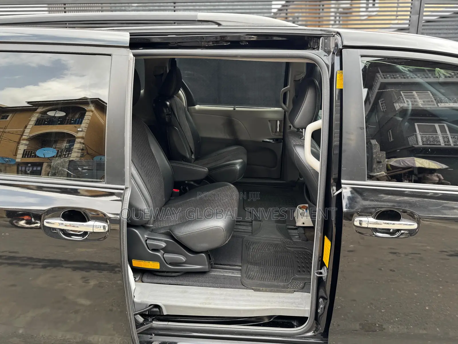 Toyota Sienna SE FWD 8-Passenger 2013 Black
