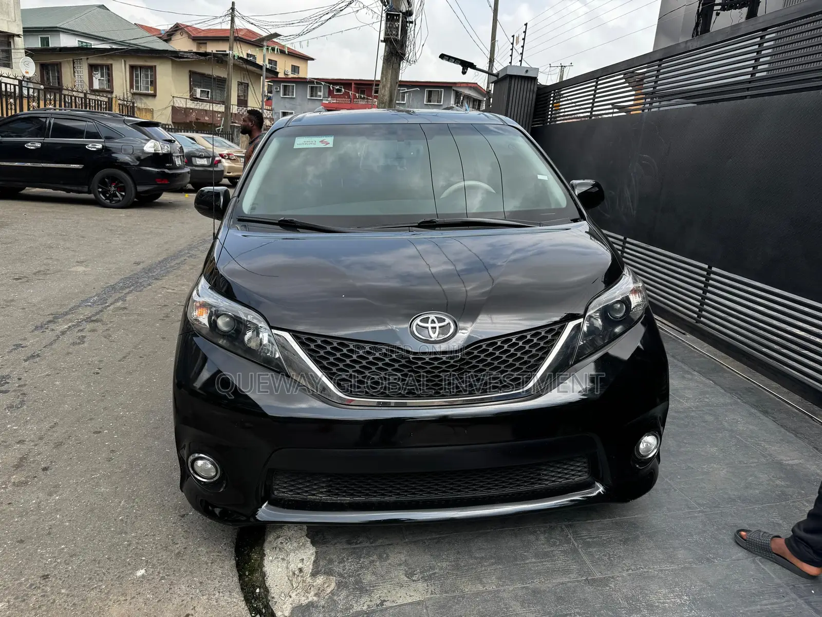Toyota Sienna SE FWD 8-Passenger 2013 Black