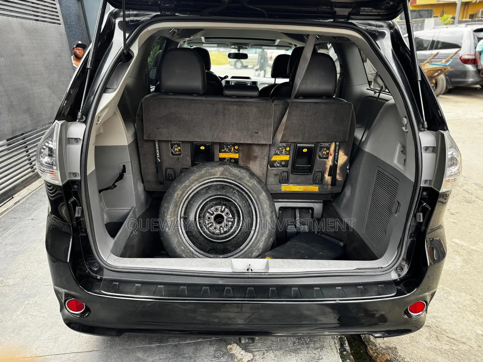 Toyota Sienna SE FWD 8-Passenger 2013 Black