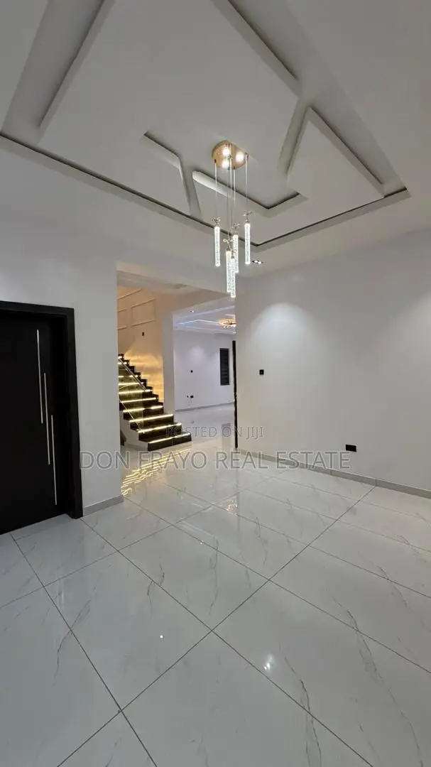5bdrm Duplex in Carlton Gate Estate, Akobo for sale