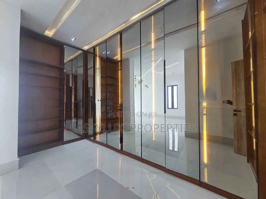 Furnished 4bdrm House in Sangotedo for sale