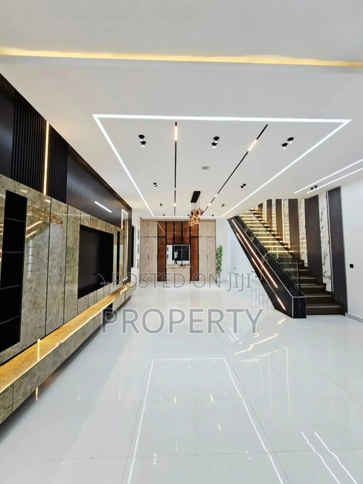 5bdrm Duplex in Ikota for sale